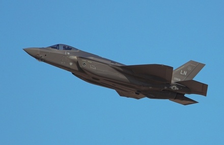 Истребитель F-35 получил разрешение на несение ядерного оружия