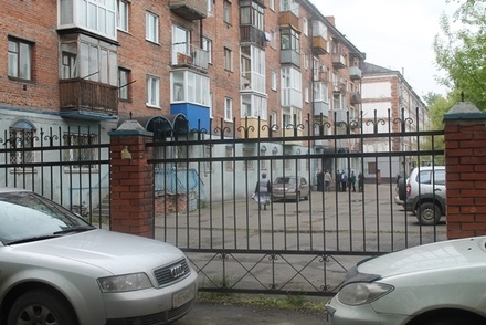 В Кузбассе женщина отдала судебным приставам автомобиль своего зятя-должника