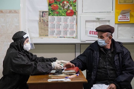 Вирусолог назвал естественным рекордное число заражений коронавирусом в России