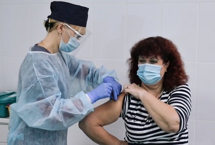 В Роспотребнадзоре заявили о сезонной вакцинации от коронавируса