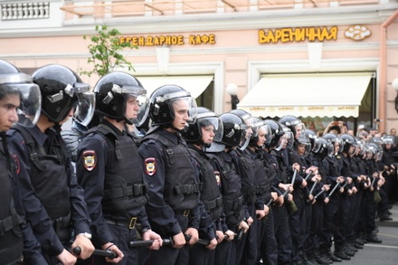 Правозащитники сообщили об избиении задержанных участников акции в центре Москвы