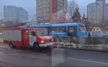 Движение на Симферопольском бульваре в Москве после пожара в трамвае восстановлено