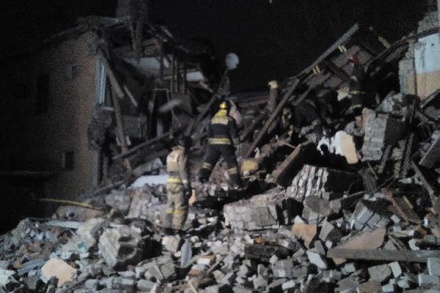 Два человека найдены живыми при разборе завалов дома в Иванове