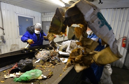 В Челябинске ввели режим ЧС из-за мусора на улицах