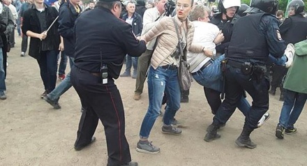 В Петербурге возбуждено дело о нападении на полицейского в ходе протестов 12 июня
