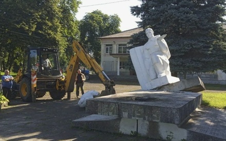 Во Львовской области снесли все советские памятники и переименовали улицы