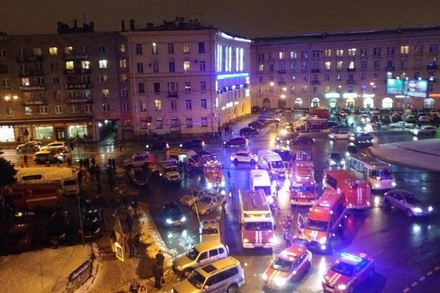 При взрыве в развлекательном центре в Петербурге пострадали 10 человек