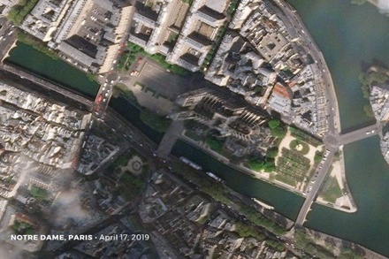 В сети появился первый спутниковый снимок сгоревшего Нотр-Дам-де-Пари