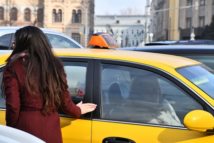 Бесплатно возившим пассажиров после теракта в Петербурге таксистам выплатили компенсации 