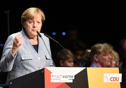 Рейтинг блока Меркель упал до минимальных значений за последние 6 лет