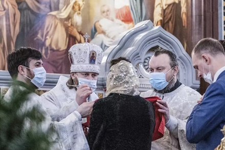 На Рождество московские храмы посетили в 10 раз меньше человек, чем год назад