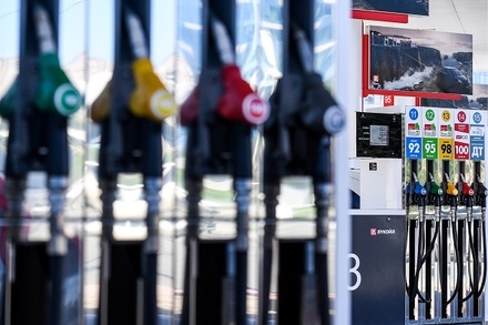 Дмитрий Козак исключил рост цен на бензин до 100 рублей за литр
