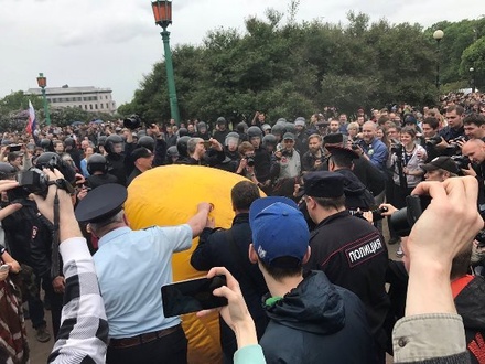 Не менее 137 человек задержаны в Петербурге на антикоррупционном митинге