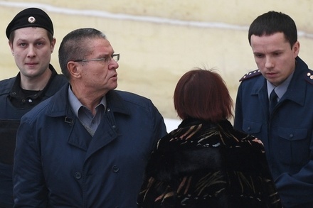 Защита Улюкаева обжаловала продление ему домашнего ареста