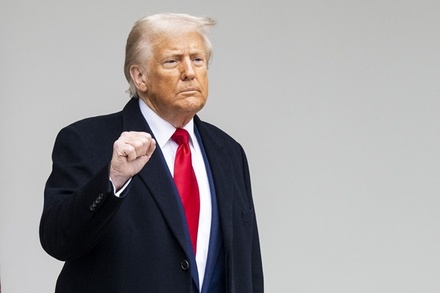 Дональд Трамп продлил на год пакет санкций против России