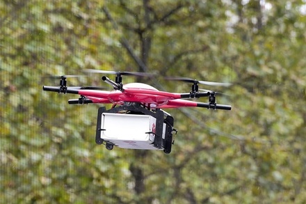 «Известия» сообщили о сроках появления в России доставки товаров с помощью дронов