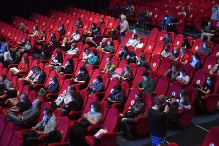 В Ассоциации владельцев кинотеатров заявили об отсутствии угрозы заразиться коронавирусом в залах
