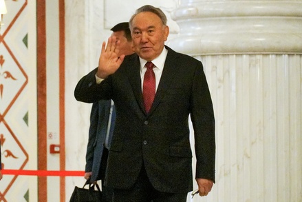 Нурсултана Назарбаева лишили статуса почётного сенатора Казахстана
