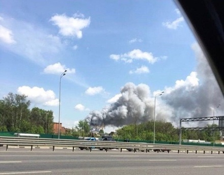 В подмосковной Балашихе произошёл пожар рядом с оборонным заводом «Рубин»