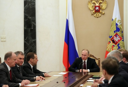 Владимир Путин провёл оперативное совещание с постоянными членами Совбеза РФ