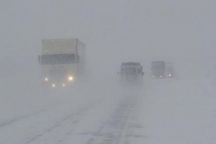 В Сибири из-за метелей ограничили движение на трассах и отменили автобусные рейсы