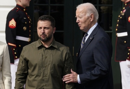 Военный эксперт: США готовят украинский генералитет на замену «слетевшего с катушек» Зеленского