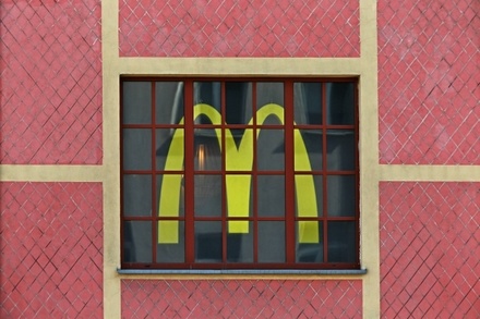 Российский McDonald's возобновил приём сотрудников на работу