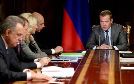 Дмитрий Медведев подписал поручения о мерах по ускорению роста экономики