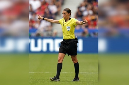Матч за Суперкубок UEFA впервые будет судить женщина