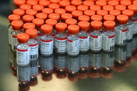 В центре «Вектор» заявили о безопасности вакцины «ЭпиВакКорона»