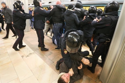 Полиция задержала в метро более 10 фанатов перед матчем «Спартак»—ЦСКА