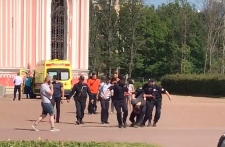 В Петербурге неизвестный с ножом напал на прихожан в Чесменской церкви