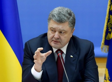 Порошенко объяснил запрет российских соцсетей на Украине «гибридной войной»