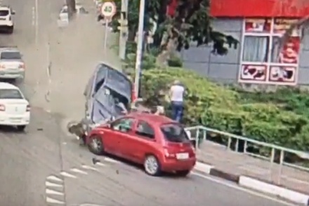 Сбивший людей на тротуаре в Сочи водитель уснул за рулём