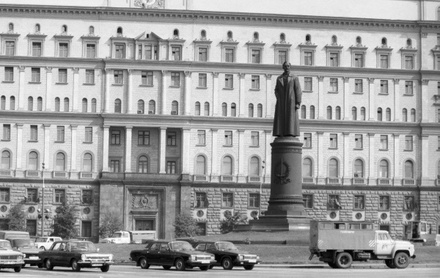 КПРФ не спешит сдавать подписи за референдум по памятнику Дзержинскому