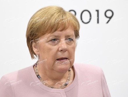 Меркель заверила, что не имеет проблем со здоровьем