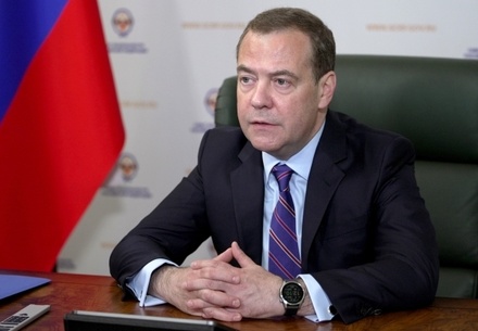 Дмитрий Медведев предложил обсудить создание органа по изъятию американского оружия
