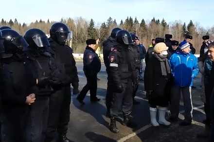 Активисты сообщают о новых задержаниях на митинге у мусорного полигона «Ядрово»