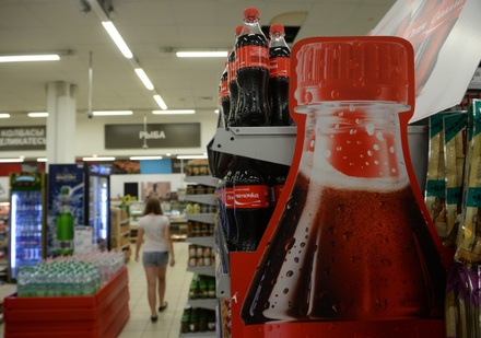 В Крыму Coca-Cola и «Тархун» начали продавать только по паспорту  
