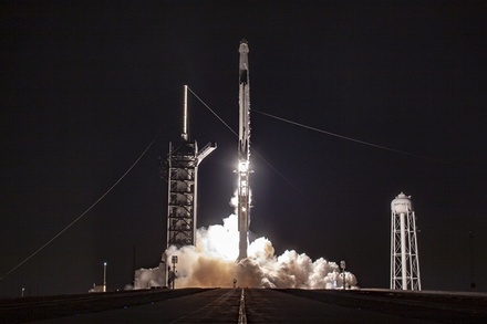 Новый космический корабль SpaceX успешно пристыковался к МКС