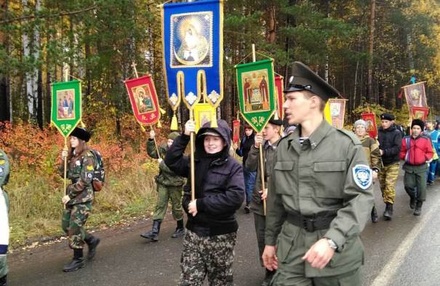 В Екатеринбурге прошёл православный крестный ход школьников