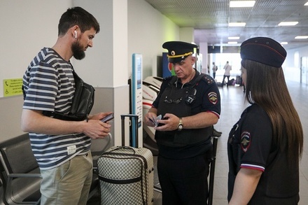 Эксперт указал на необходимость закрывать «лазейки» в миграционном законодательстве РФ