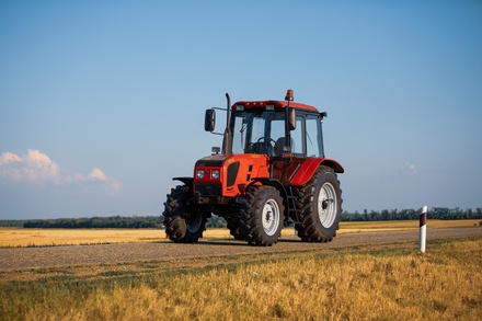 Александр Лукашенко пообещал подарить Владимиру Путину трактор «Беларус»