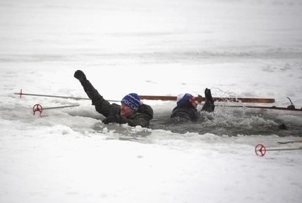 Спасатели предупредили россиян об опасности выхода на тонкий лёд