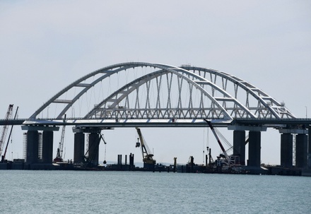 Владимир Путин отверг возможность платного проезда по Крымскому мосту