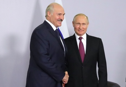Лукашенко поздравил Путина с Днём России
