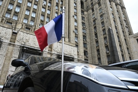 Французский МИД опроверг информацию об отправке солдат иностранного легиона на Украину