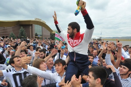 Очередь встречающих олимпийского чемпиона Халмурзаева в Ингушетии растянулась на 30 км