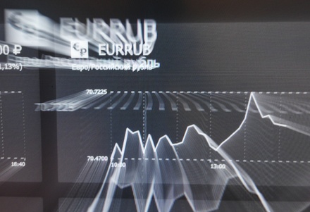 Курс евро превысил отметку в 73 рубля впервые за полтора года