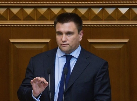 Глава МИДа Украины призвал окончательно запретить въезд мужчинам из России